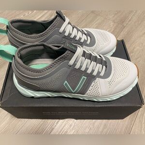 NWOT Vionic Women's Captivate Walking Sneaker Arch Support Size 8